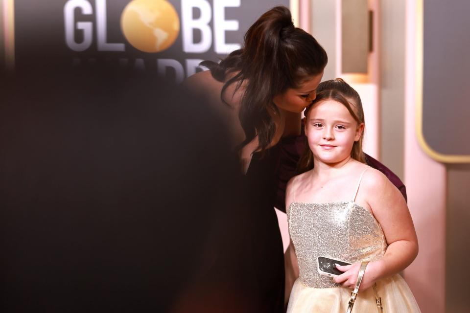 Matt Winkelmeyer/FilmMagic       Selena Gómez lleva a su hermana Gracie Elliot Teefey a los Golden Globes.     