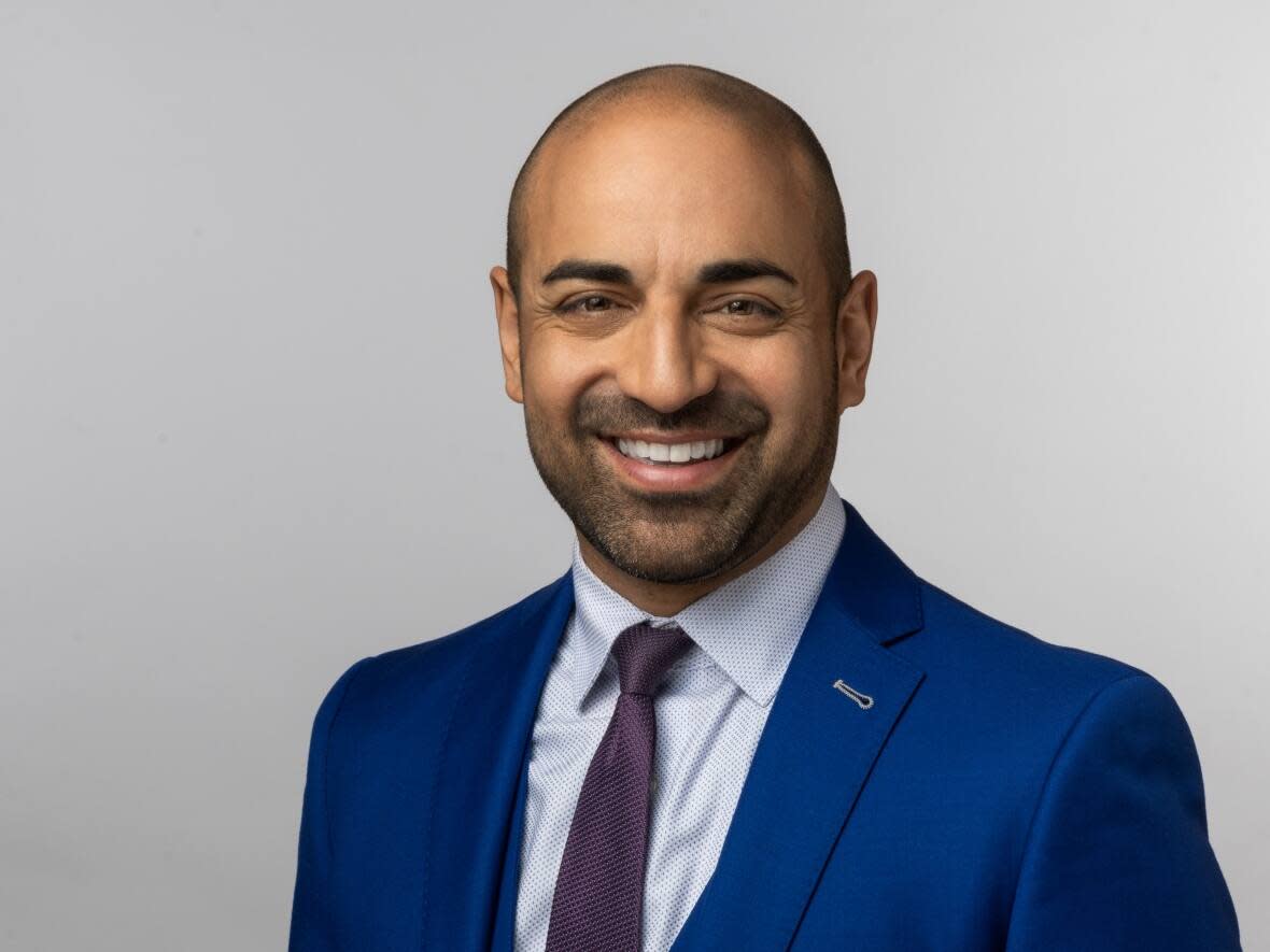 Omar Dabaghi-Pacheco is the new host of CBC Ottawa's flagship news show. He joined CBC Ottawa in 2010 and since then he has covered Ottawa's biggest breaking news stories. (James Park - image credit)