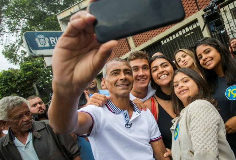 Brazilian senator and football legend Romario takes a selfie with his family after voting in the 2018 elections (DANIEL RAMALHO)