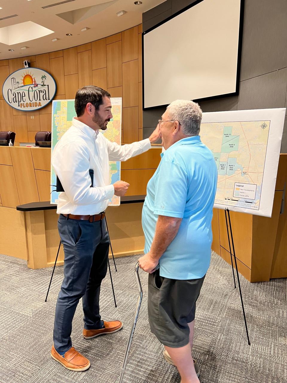 Cape Coral resident speaks with engineer about upcoming utility expansion. 3/8/2023