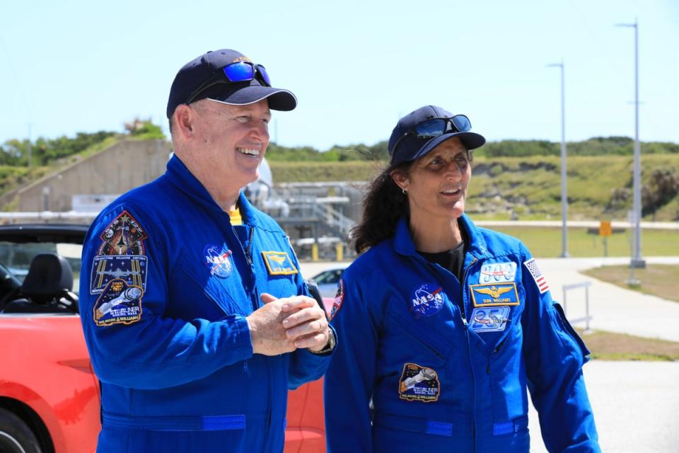 From left, NASA astronauts Barry “Butch” Wilmore and Suni Williams, Boeing Crew Flight Test (CFT) commander and pilot (NASA/Glenn Benson)