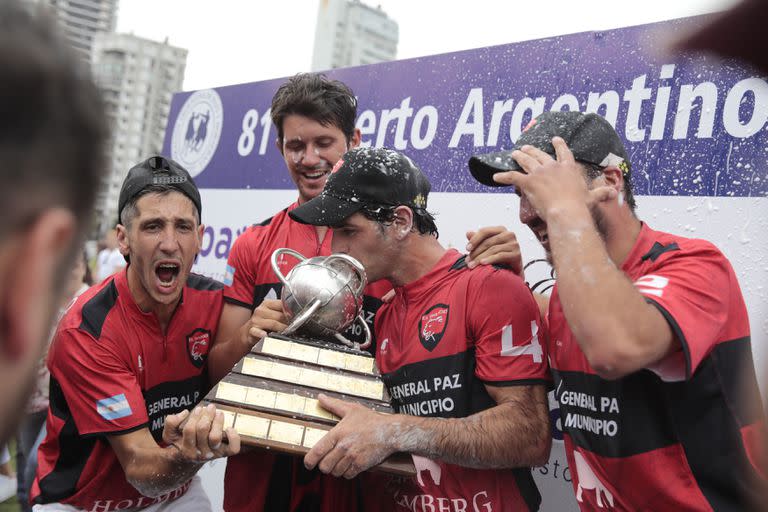 Federico Ferrari, Facundo Novoa, Justo Bermúdez y Martín Lemme en su primera cita con el Pato de Plata; El Siasgo terminó festejando en una tarde en la que no era favorito.