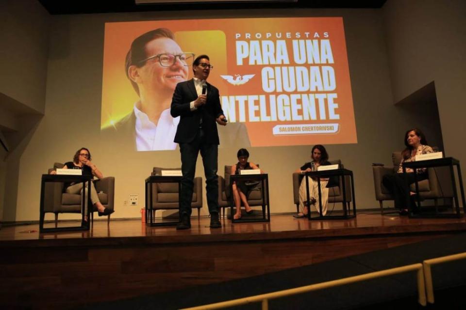 Salomón Chertorivski, candidato a la jefatura de Gobierno de la Ciudad de México por Movimiento Ciudadano, participó en Foro Procuración de Justicia para Todos en la CDMX realizado en el Museo Memoria y Tolerancia.
