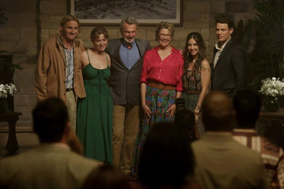 apples never fall the delaneys episode 101 pictured l r conor merrigan turner as logan, essie randles as brooke, sam neill as stan, annette bening as joy, alison brie as amy, jake lacy as troy photo by vince valituttipeacock