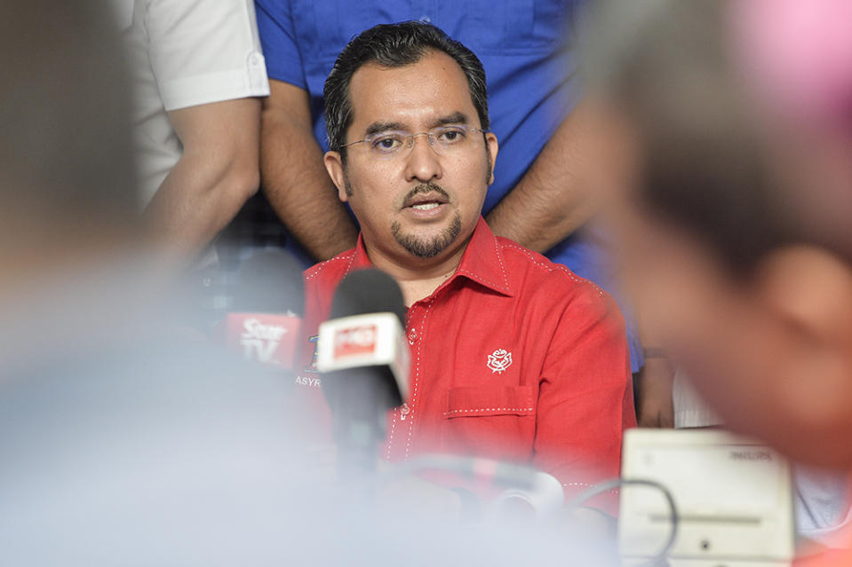 Umno Youth Chief Datuk Asyraf Wajdi Dusuki speaks during a joint press conference between Umno Youth Chief and PAS Youth Chief in Semenyih February 10, 2019. — Picture by Miera Zulyana