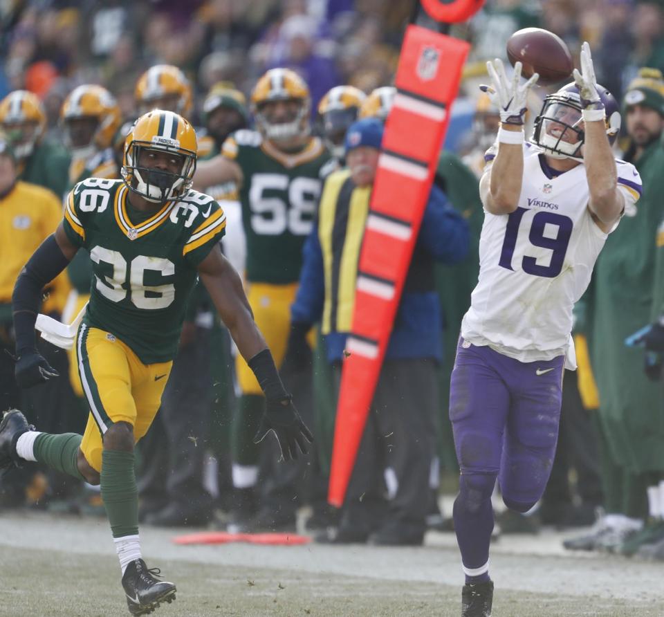 Minnesota Vikings' Adam Thielen catches a pass in front of Green Bay Packers' LaDarius Gunter during the first half of an NFL football game Saturday, Dec. 24, 2016, in Green Bay, Wis. (AP Photo/Matt Ludtke)