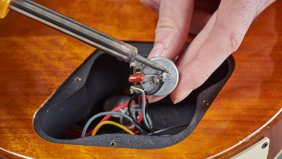 Replacing your guitar pots
