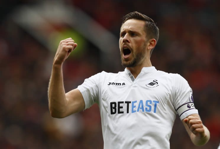 <p>Sobald der Barkley-Deal über die Bühne gegangen ist, wird Everton Gylfi Sigurdsson von Swansea City verpflichten. Der frühere Hoffenheim-Star könnte Barkley positionsgetreu ersetzen. Allerdings wird er richtig teuer: Die Swans verlangen 55 Millionen Euro für den Isländer. (Bild: AP)</p>