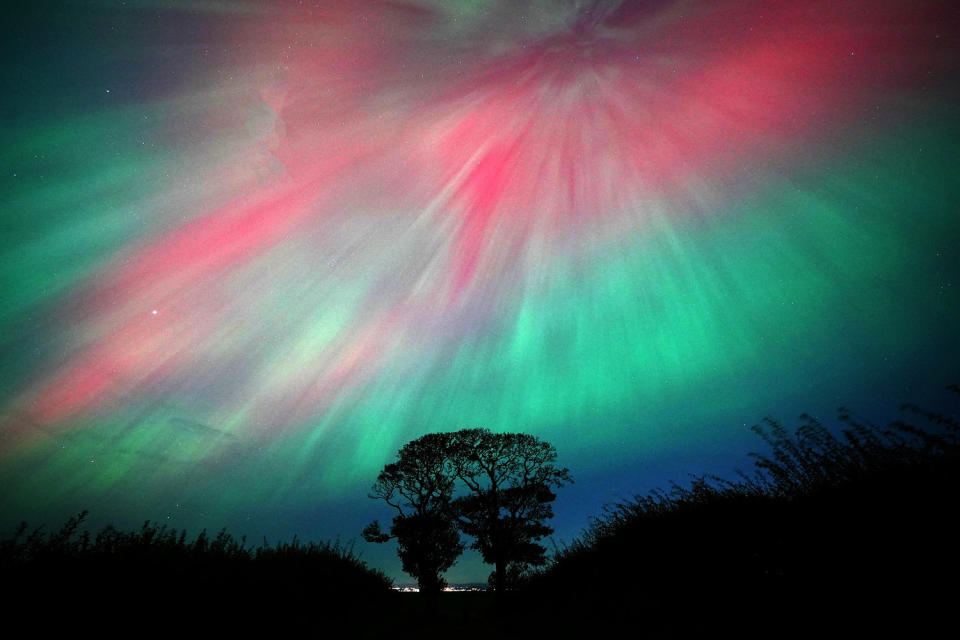 Die Nordlichter erhellen den britischen Himmel (Jane Barlow/PA via Getty Images)