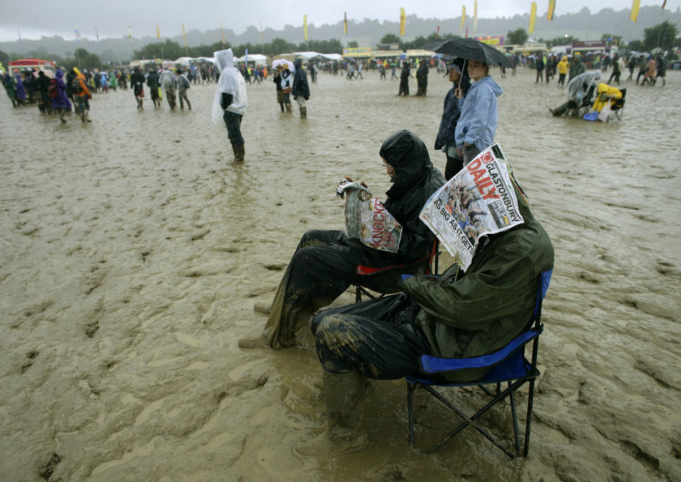 Revellers sit it out as they listen to the Waterboys during supremely soggy 2007 Glasto. (Reuters)