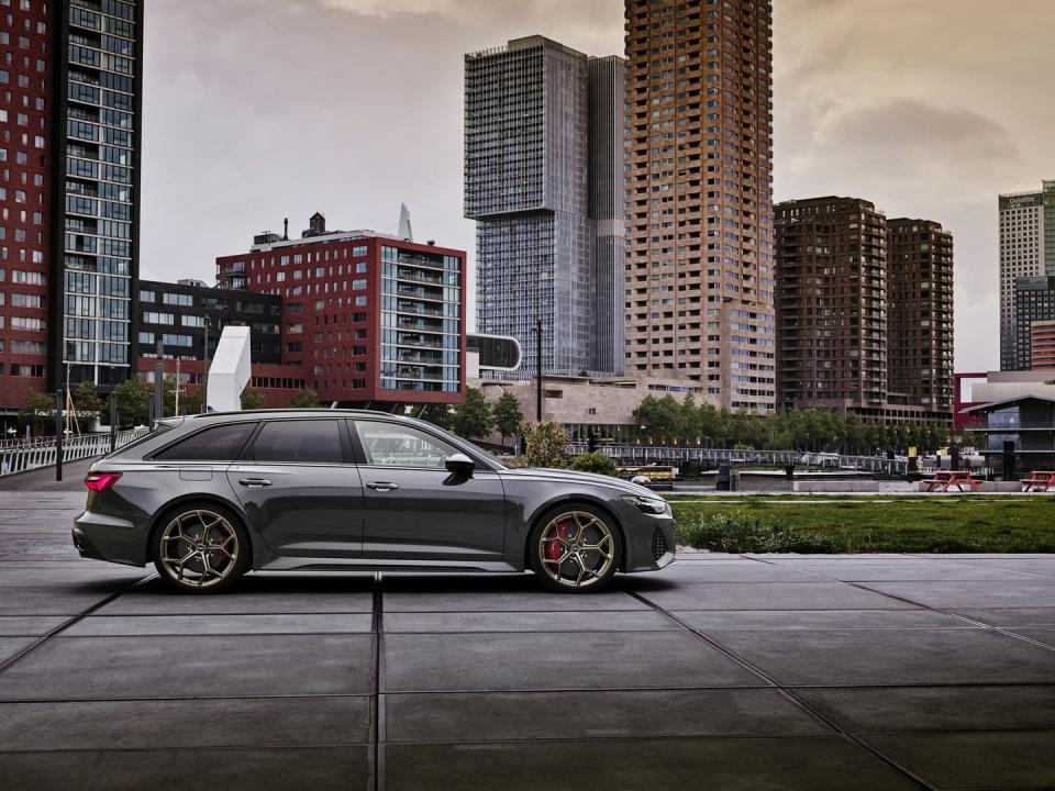 <p>2024 Audi RS6 Avant Performance</p>