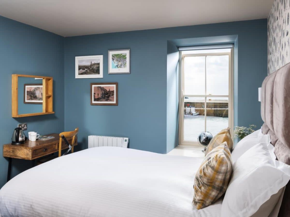 The Ship Inn offers affordable rooms in one of Cornwall’s most popular villages (The Ship Inn)