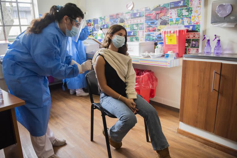 Vacunación con Pfizer en Montevideo, Uruguay