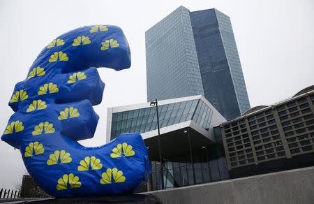 Inflated euro sign is seen outside the new head quarters of the European Central Bank (ECB) in Frankfurt, January 22, 2015. REUTERS/Kai Pfaffenbach