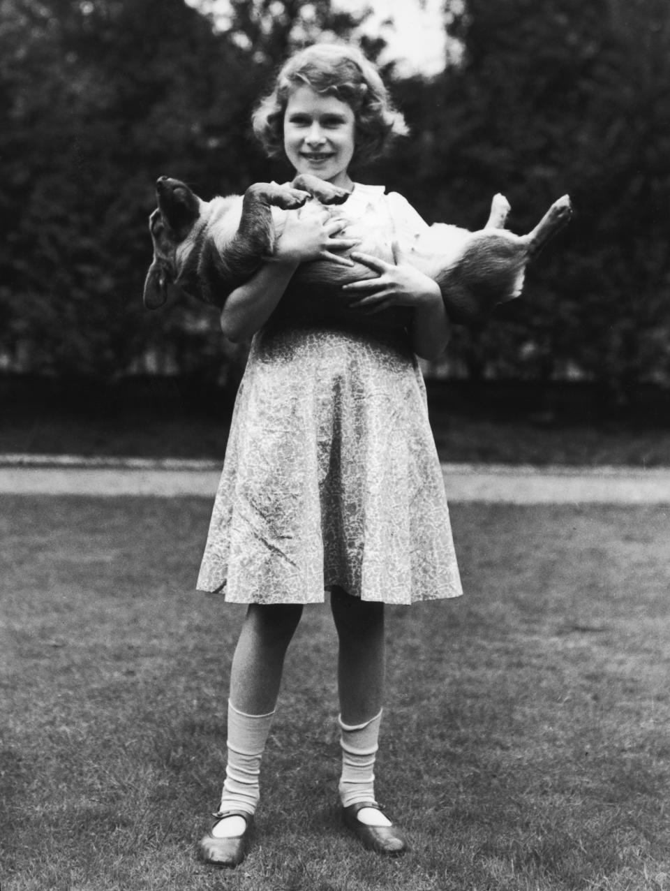 Schon als kleines Mädchen liebte Prinzessin Elizabeth Corgis (Bild: Lisa Sheridan/Studio Lisa/Hulton Archive/Getty Images)