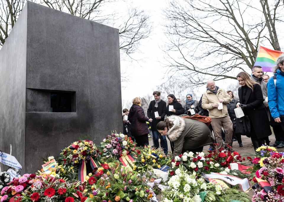 <p>Activist commemorate victims at the ‘Memorial to the Homosexuals Persecuted under the National Socialist Regime’ in Berlin, Germany, Jan. 27, 2018, during International Holocaust Remembrance Day. (Photo: Till Rimmele/EPA-EFE/REX/Shutterstock (9336408a) </p>