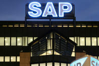 <p>Im November steht fest: SAP zurrt die größte Übernahme seit dem Kauf von Concur im Jahr 2014 fest und kauft das US-Unternehmen Qualtrics für acht Milliarden Dollar. Qualtrics sammelt Rückmeldungen und Daten von Kunden, Mitarbeitern sowie zu Produkten und Marken für Unternehmen weltweit, die automatisch erfasst und unmittelbar ausgewertet werden. Der Zukauf gebe SAP einen Vorteil gegenüber den Wettbewerbern, die sich auf weiter rückwärts gerichtete Daten stützten, sagte SAP-Chef Bill McDermott. (Bild: Getty Images) </p>