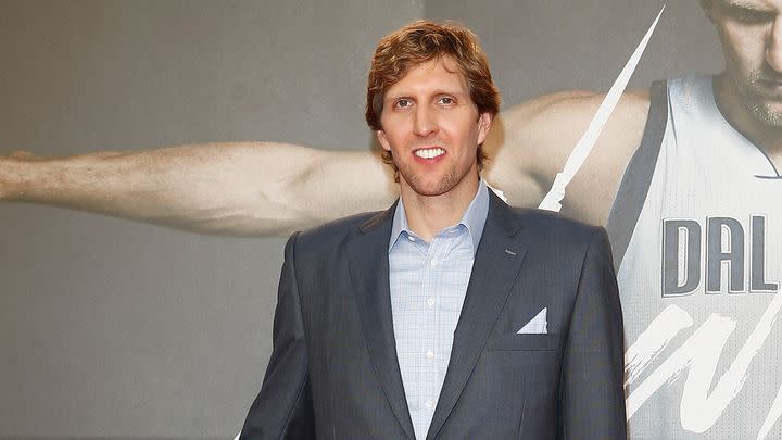 Wie endete die große Karriere des Profi-Basketballers Dirk Nowitzki? Die Sky-Dokumentation "41: Nowitzki - eine Legende nimmt Abschied" begleitet ihn auf seinen letzten NBA-Schritten.