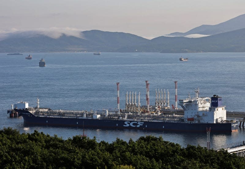 Et luftbillede viser Vladimir Arsenyev-tankeren ved råolieterminalen Kozmino på kysten af ​​Nakhodka-bugten nær havnebyen Nakhodka, Rusland.