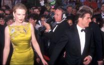 <p>En los Oscar de 1997, <a href="https://www.hollywoodreporter.com/news/night-joan-rivers-terrorized-nicole-733310" rel="nofollow noopener" target="_blank" data-ylk="slk:Joan Rivers" class="link ">Joan Rivers</a> menospreció a Nicole Kidman por el color de su vestido. "¡Nicole! Ven a decirme por qué te has puesto un color tan feo", le dijo. Ella no escuchó a Rivers y pasó de largo, pero esta continuó: "¡Odio ese color! Me hace vomitar".<br></p>