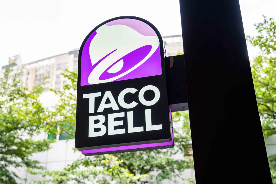 <p>Alex Tai / SOPA Images / LightRocket via Getty Images</p> Taco Bell has $1 deals on March 26, April 9 and April 16