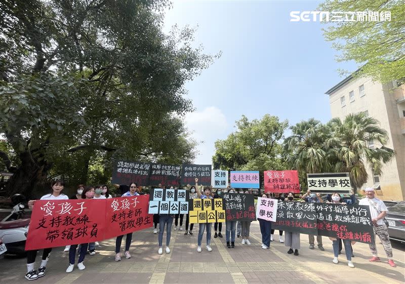 高雄某國中籃球隊教練遭控不當體罰，另一派家長出面力挺教練。（圖／翻攝畫面）