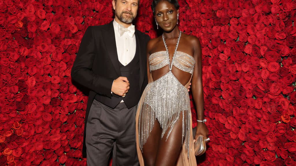 new york, new york may 02 exclusive coverage l r joshua jackson and jodie turner smith attend the 2022 met gala celebrating in america an anthology of fashion at the metropolitan museum of art on may 02, 2022 in new york city photo by cindy ordmg22getty images for the met museumvogue