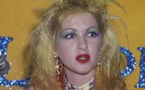 Sie war der bunte Paradiesvogel unter den weiblichen Popstars der 80er-Jahre: So viel "fun" wie Cyndi Lauper hatte und verbreitete damals keine andere Sängerin. (Bild: Patrick Riviere/Getty Images)