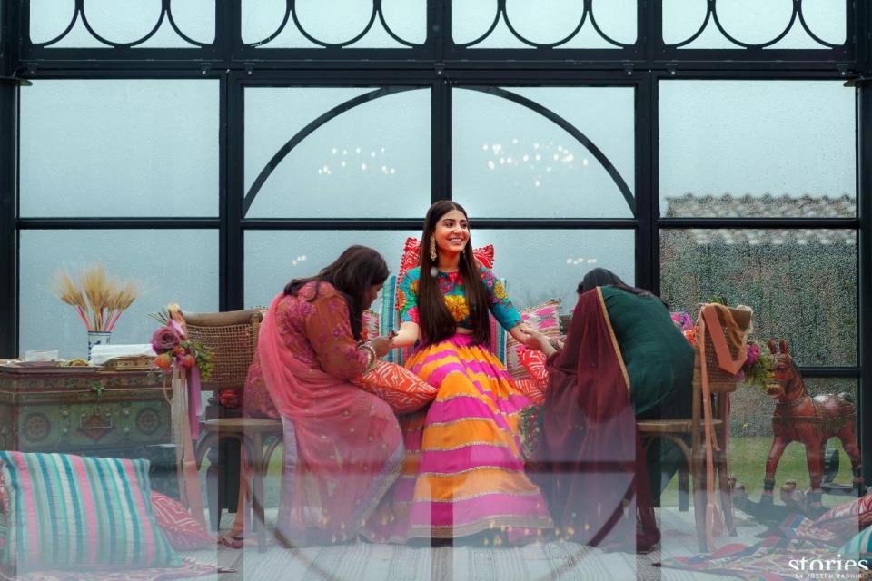 Anushka getting mehndi.