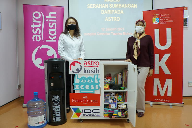 The paediatric award at Hospital Canselor Tuanku Muhriz UKM was the first to receive the Astro Kasih educational cart. — Picture courtesy of Astro