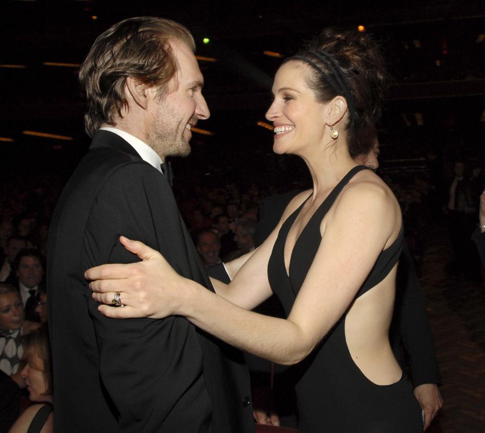 Julia Roberts and Ralph Fiennes hugging and smiling at each other at the Tony Awards in 2006.