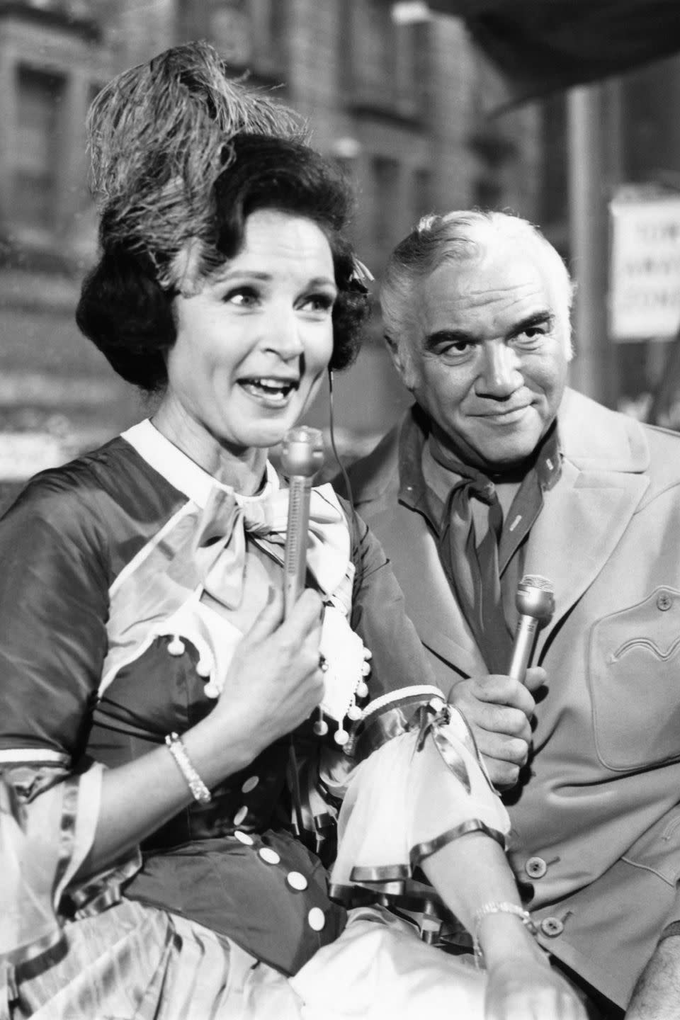 <p>Hosts Betty White and Lorne Greene at the 1967 parade.</p>
