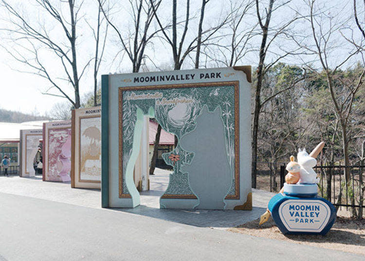 Four book-shaped gates featuring Mumintroll (Moomin), Snufkin, Moominmamma, and Moominpappa