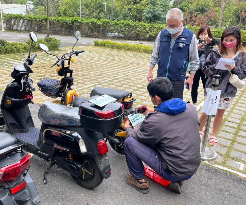 ▲高雄市區監理所呼籲微電車車主應投保強制險再上路，以免受罰。(圖／記者黃守作攝，2023.03.03)