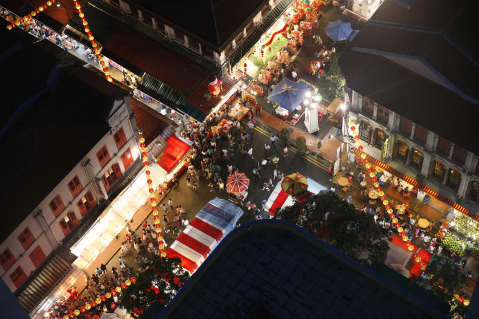 People shop for Lunar New Year goods in Chinatown on 5 February. Photo: Reuters/Edgar Su.