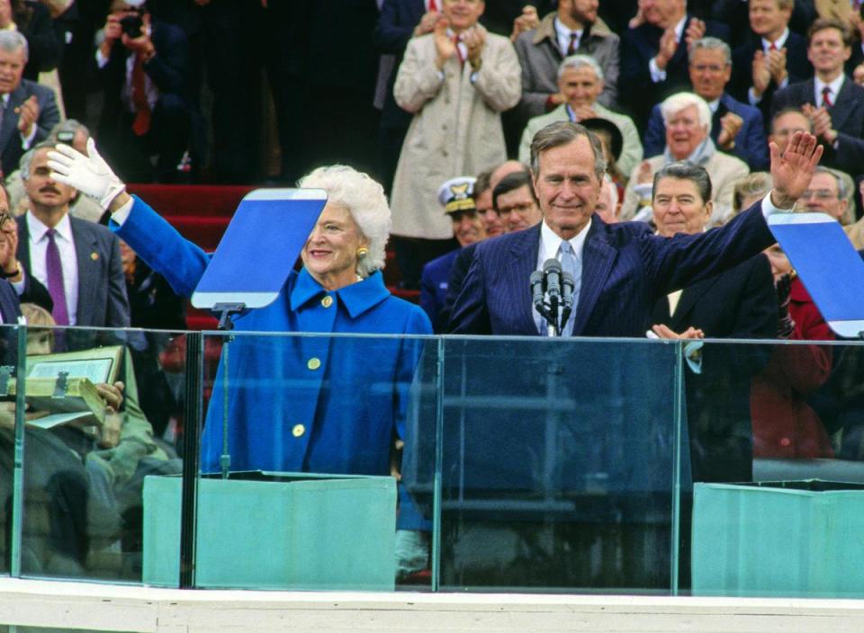 1989年1月20日，老布希宣布就職美國總統。芭芭拉布希的樸實風格深受民眾肯定。（東方IC）