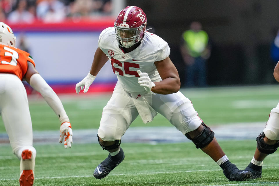 Sep 4, 2021; Atlanta, Georgia, USA; Alabama Crimson Tide offensive lineman <a class="link " href="https://sports.yahoo.com/ncaaf/players/322251" data-i13n="sec:content-canvas;subsec:anchor_text;elm:context_link" data-ylk="slk:JC Latham;sec:content-canvas;subsec:anchor_text;elm:context_link;itc:0">JC Latham</a> (65) blocks against the Miami Hurricanes at Mercedes-Benz Stadium. Mandatory Credit: Dale Zanine-USA TODAY Sports