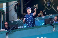 <p>Lifelong Chicago Cubs fan Bill Murray leads the Wrigley Field crowd during the seventh-inning stretch.</p>