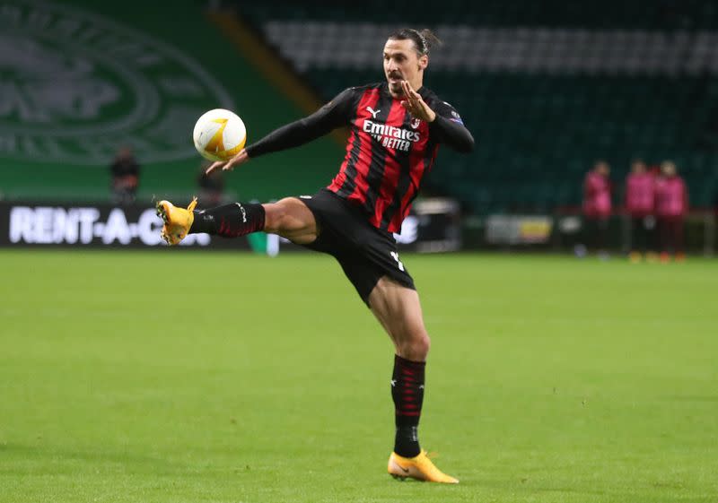 El delantero sueco del AC Milan Zlatan Ibrahimovic durante el partido contra el Celtic por el Grupo G de la Europa League, en el Celtic Park, Glasgow, Escocia