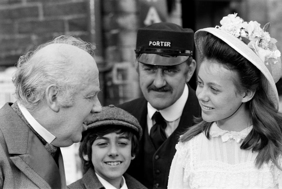 William Mervyn, Gary Warren, Bernard Cribbins and Jenny Agutter on the set of 'The Railway Children' at Oakworth, West Yorkshire. 20th May 1970. (Photo by Swindells/Mirrorpix/Getty Images)