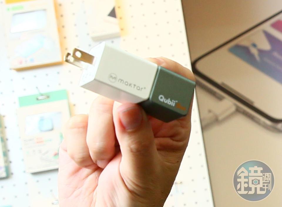 Qubii備份豆腐跟手機充電插座一結合，就能在你的手機充電時，自動且聰明地進行手機備份，目前全世界已賣出超過百萬顆。
