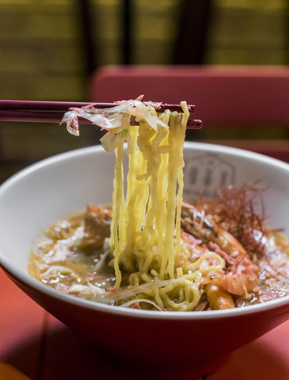 尖沙咀美食︱每日剝20斤鮮海蝦熬濃湯！蚊型麵店「植幕宵」只賣兩款麵