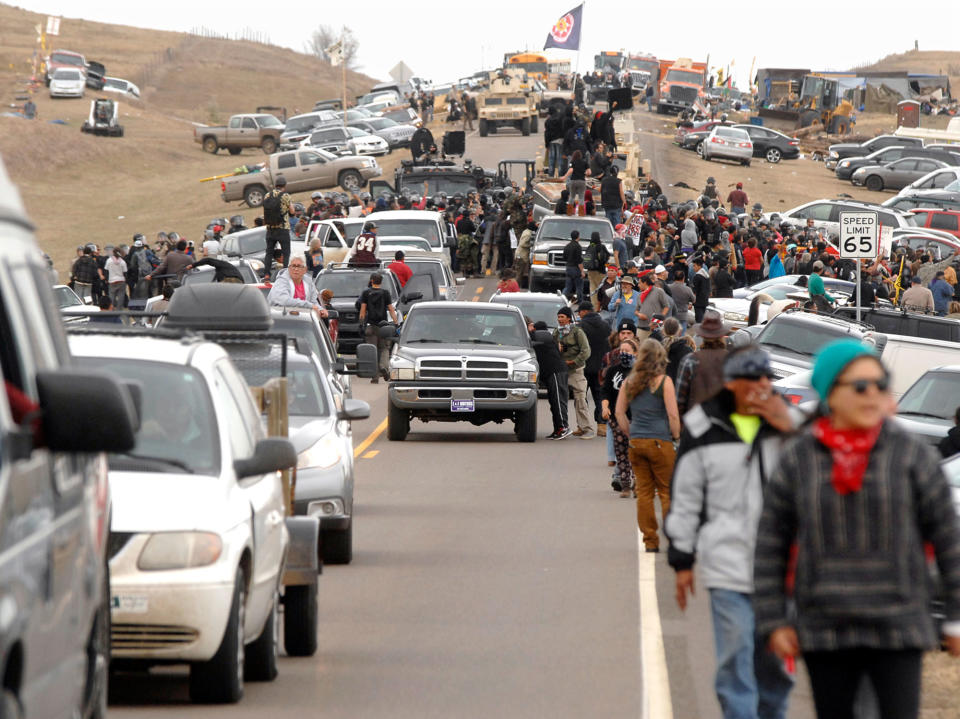<p>An exodus of Dakota Access Pipeline protesters move south on Highway 1806 as a line of law enforcement slowly push the protest effort from the Front Line Camp to the Oceti Wakoni overflow camp a few miles down the road in Morton County, N.D., Thursday, Oct. 27, 2016. (Photo: Mike McCleary/The Bismarck Tribune via AP) </p>