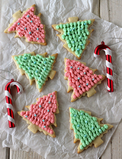 <strong>Get the <a href="http://damndelicious.net/2012/12/23/christmas-tree-cookies-sundaysupper/" target="_blank">Christmas Tree Cookies recipe</a> from Damn Delicious</strong>