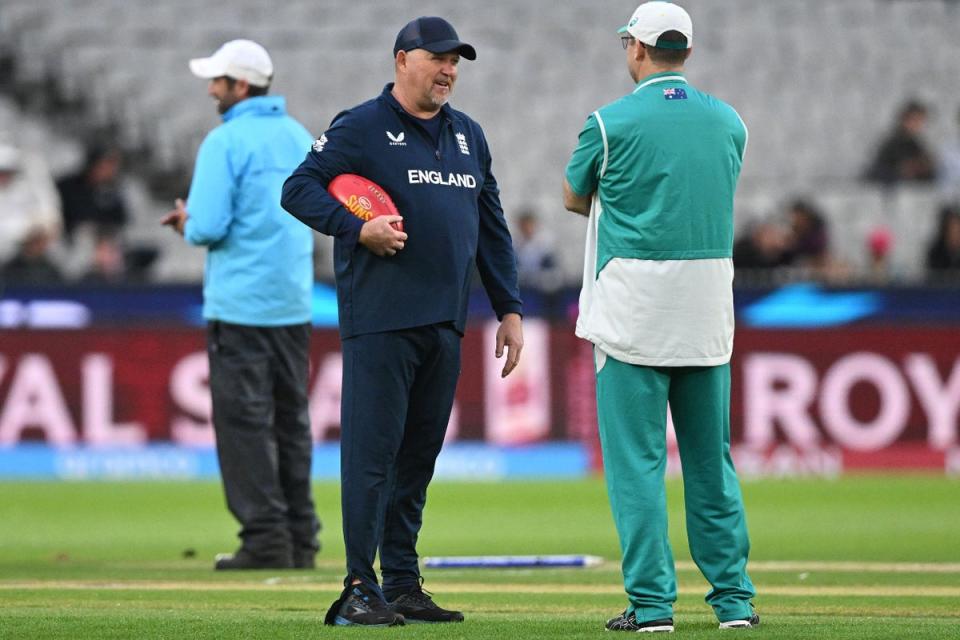 David Saker, centre, will be England’s bowling coach in this summer’s Ashes (PA Wire)