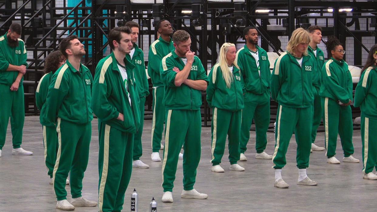  Groups of competitors in green jumpsuits. . 