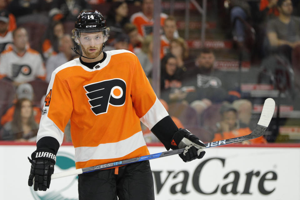 Philadelphia Flyers’ Sean Couturier deserves more fantasy attention behind a strong start to the NHL season. (AP Photo/Chris Szagola)