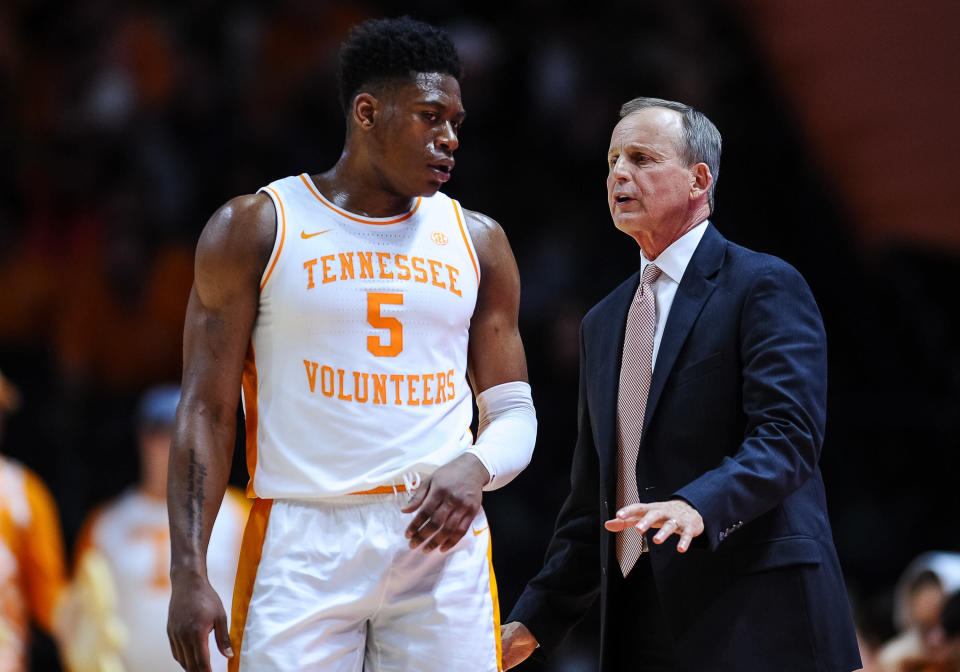KNOXVILLE, TN - JANUARY 15: Tennessee Volunteers head coach Rick Barnes talks with Tennessee Volunteers guard Admiral Schofield (5) during a college basketball game between the Tennessee Volunteers and Arkansas Razorbacks on January 15, 2019, at Thompson-Boling Arena in Knoxville, TN. (Photo by Bryan Lynn/Icon Sportswire via Getty Images)