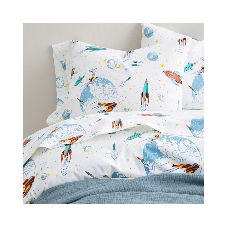 <p><a href="https://go.redirectingat.com?id=74968X1596630&url=https%3A%2F%2Fwww.garnethill.com%2Fglow-in-the-dark-white-rockets-flannel-sheet-set%2F183630&sref=https%3A%2F%2F" rel="nofollow noopener" target="_blank" data-ylk="slk:Shop Now;elm:context_link;itc:0;sec:content-canvas" class="link ">Shop Now</a></p><p>Glow-in-the-Dark White Rockets Flannel Sheet Set</p><p>garnethill.com</p><p>$39.00</p>