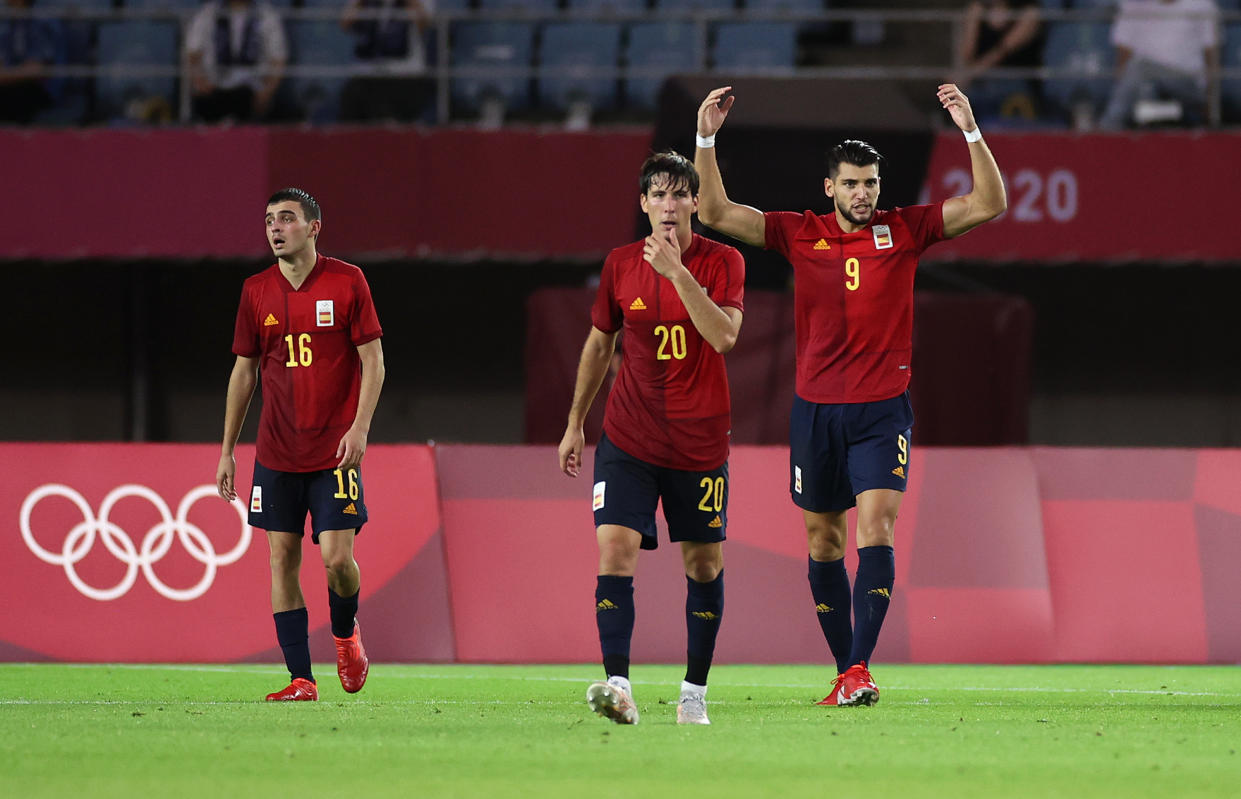 RIFU, MIYAGI, JAPAN - JULY 31: Rafa Mir #9 of Team Spain celebrates after scoring their side's second goal during the Men's Quarter Final match between Spain and Cote d'Ivoire on day eight of the Tokyo 2020 Olympic Games at Miyagi Stadium on July 31, 2021 in Rifu, Miyagi, Japan. (Photo by Koki Nagahama/Getty Images)